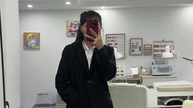 夏天到了又到我露腿啦