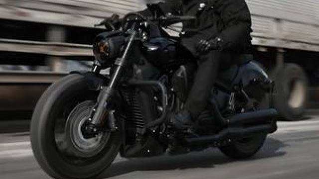 复古巡航街拍
#创作灵感 #黑旗500 #复古机车 #复古摩托 #机车