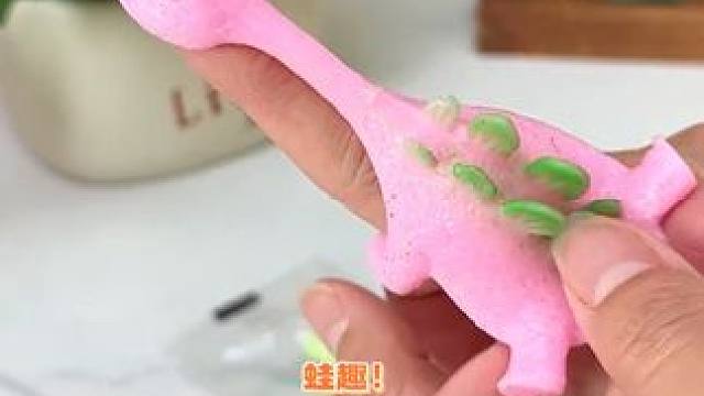 没事就弹一弹，这小恐龙也太有趣啦！ #解压玩具 #恐龙