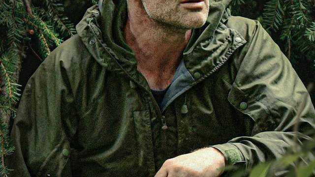 德爷大战偷家老六#德爷 #荒野求生 #野外生存 #纪录片充电计划