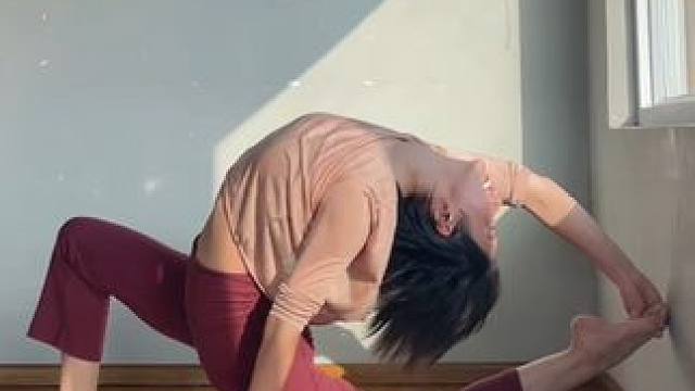 愿女神们既能赚钱养家，又能貌美如花做自己的太阳无需借谁的光，爱自己，是终生浪漫的开始。祝大家女神节快