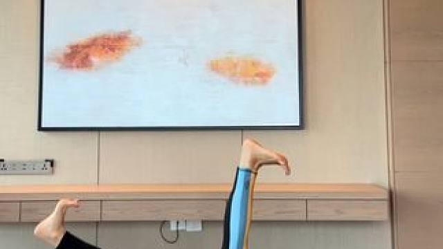 明星私教｜一个非常简单消除小肚子的动作，每次单腿6-8个，坚持4组，点赞收藏，先练到过年#瑜伽 #陈