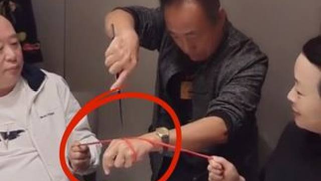 #魔术教学 #娱乐 绝活表演震惊导演，旁边姐姐也不淡定了