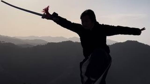 刘老师的武当逍遥剑太潇洒了#武当剑 #武当功夫 #武当逍遥剑