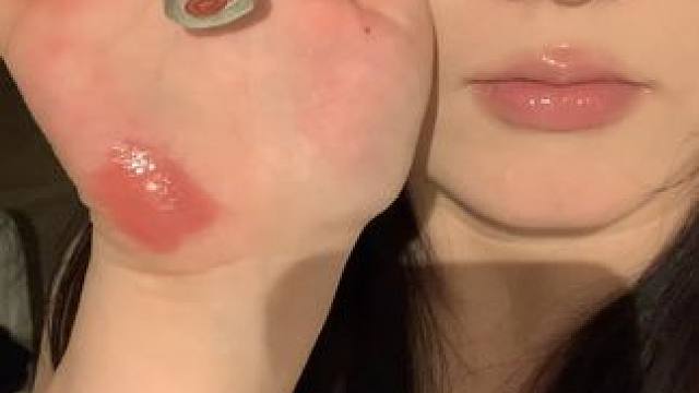 新到的这支必须立马po一下   一秒都等不了了#随手po #唇釉 #果冻唇 #镜面唇釉 #平价种草