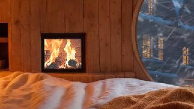 在暴风雪夜小镇上，舒适又温暖的小屋，有壁炉和风雪声 #白噪音 #助眠声音 #睡眠音乐 #催眠疗愈 #