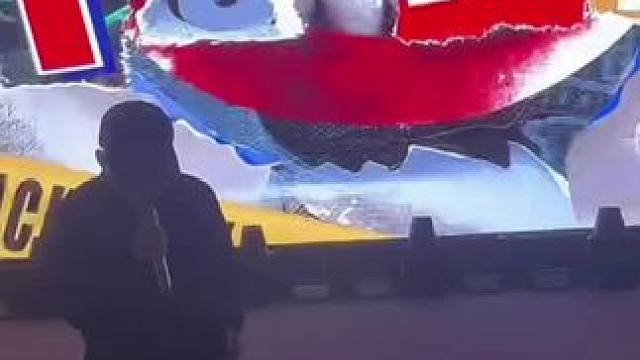 注意看 舞台上这个蹦蹦跳跳的男人叫苏醒 他唱的是催债神曲《欠我的还我》#向全世界安利苏醒 #苏醒 #