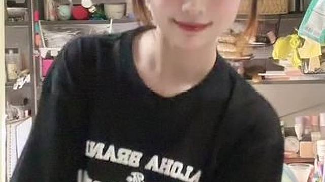 都是有火人的关系了这不得扭扭？#甜甜的手势舞 #女大学生