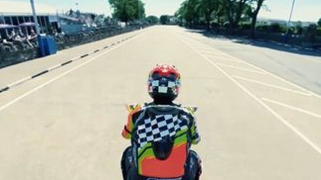 你坐后面，一起溜车，张开双手感受风 #风和自由 #速度与激情 #机车 #曼岛tt #摩托车