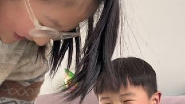 粉丝催更让拍妹妹挠脚丫的视频，今天必须安排！#挠脚心爆笑少儿版 #挠痒痒搞笑 #搞笑 