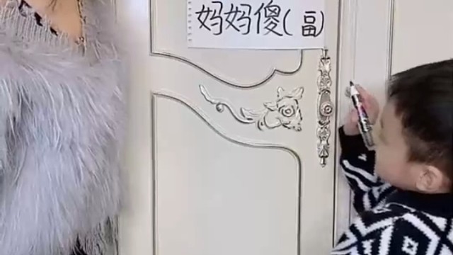 傻富是什么词语？傻福还勉强有句“傻人有傻福”……