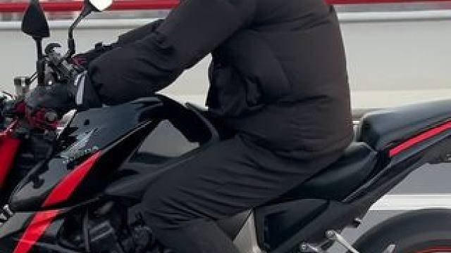 贴个膜不就更好看了吗