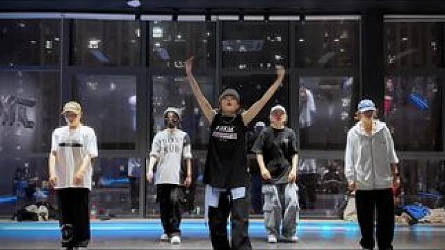 这首歌烫嘴、这支舞烫脚欢迎集美们一起烫脚#麒麟 #一琳编舞 #urban #一学就会系列 #福州jm