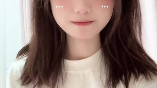 今天吃了四个鸡腿#甜甜的手势舞 #甜妹统治世界 #甜妹 #短发