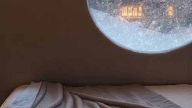 住在雪山上的小房子里，温暖的壁炉，听着风和雪 #白噪音 #助眠声音 #助眠视频