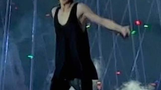 我那开了演唱会就傻乐的傻孩子:) #周震南 #周震南演唱会