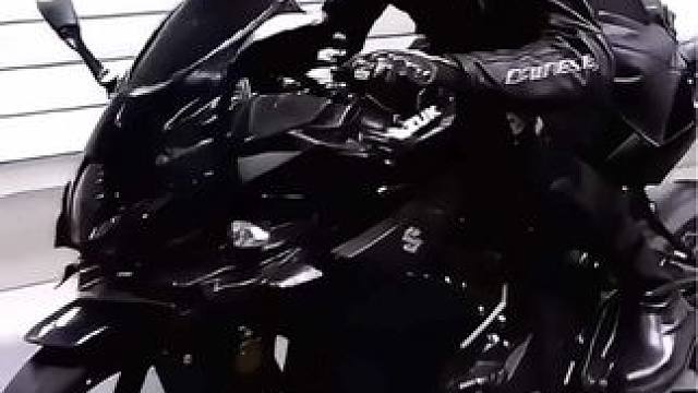 那种说不上来的喜欢 称之为感觉#185大帅哥 #机车 #黑