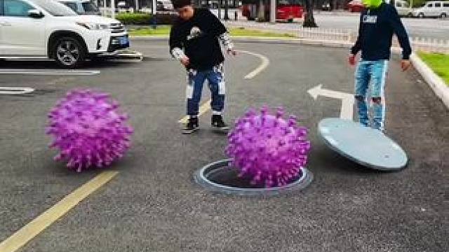 这些病毒太猖狂了，居然都藏在下水道里！#看一遍笑一遍 #意想不到的结局 #这操作都看傻了 #老外真会