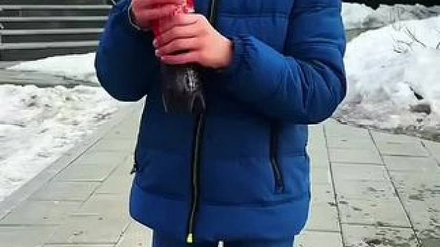 儿子给老爸自制特殊饮料，这真的是太坏了！#看一遍笑一遍 #这操作都看傻了 #意想不到的结局 #沙雕老