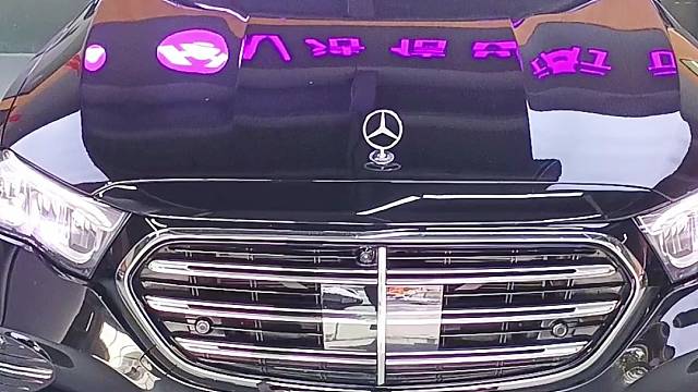 奔驰E300L安装防拆抗屏蔽GPS定位防盗系统，开启屏蔽器自动锁车，换卡、抠卡、干扰锁车报警到手机。