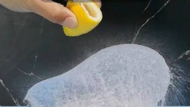 这个周末跟孩子昨晚做个实验以后！见到气球就怕了！#科学小实验 #发现科学  #生活需要亮剑  #每日