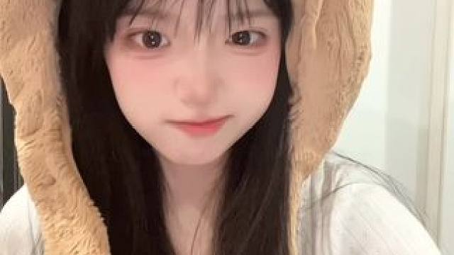 感觉到好炙热 刚好是你经过～ #甜甜的手势舞