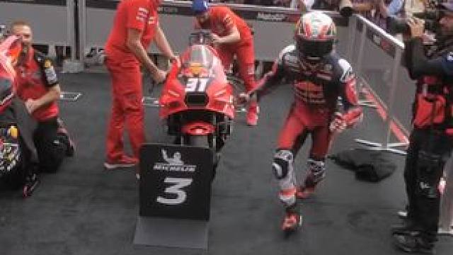 #motogp GP组新秀车手阿科斯塔，第二场葡萄牙大奖赛中登上领奖台 #摩托车比赛 #KTM