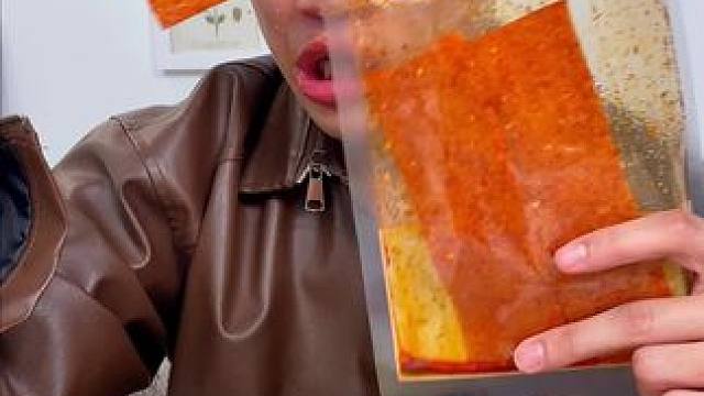 这个魔鬼辣条真是太辣了，能吃辣的赶紧来试试！#好吃到停不下来 #辣条 #零食推荐