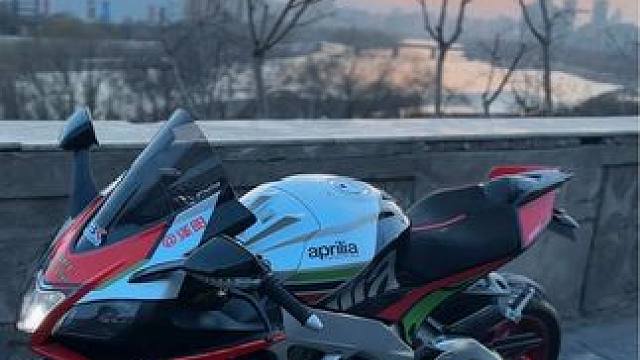 希望你不是瞒着别人难过