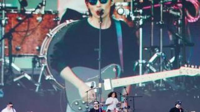 逃跑计划《夜空中最亮的星》 南宁泡泡岛音乐节 现场版#逃跑计划#夜空中最亮的星#南宁泡泡岛音乐节#摇