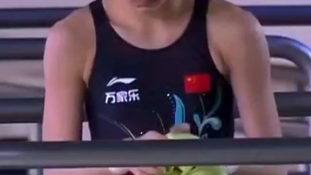 全红婵柏林站决赛第三跳6243D，水花消失术重现，漂亮完美