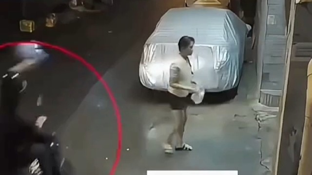 小哥应该泼大粪才对