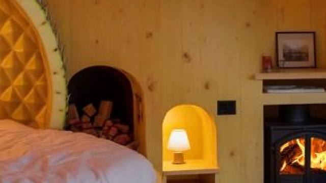 一场风暴来临，在舒适的菠萝小屋里放松入睡，风雨声，助眠氛围 #白噪音 #助眠声音 #睡眠音乐 #催眠