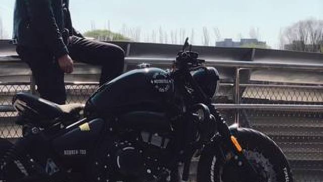 寻一处清净 
#复古机车 #bobber #长江700 #爱机车爱生活 #长江400