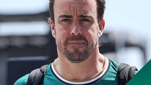 由于不必要的慢速行驶和不稳定驾驶，阿隆索被赛会处以20秒的罚时，导致阿隆索排名掉至第8，并扣除超级驾