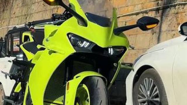 所幸还有剩三分从容 可以掩盖内心的风情云涌
#创作灵感 #机车 #凯越450rr