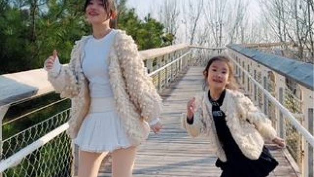 小盆友放学一起look at me
#今日份舞蹈打卡 #双人舞放飞自我系列 #lookatme #户