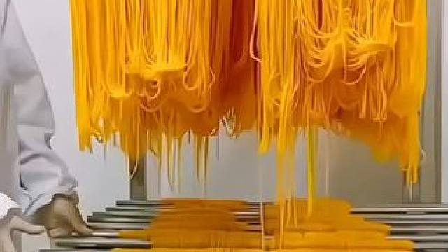 纯玉米面条，粗粮细作，筋道爽滑，老人小孩都爱吃#粗粮 #玉米面条#优质农产品