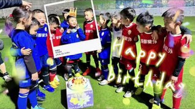 愿每个少年都可以在挥洒汗水的年纪选择梦想，愿每个少年都能遇见一群志同道合的挚友！#校园足球 #让每个