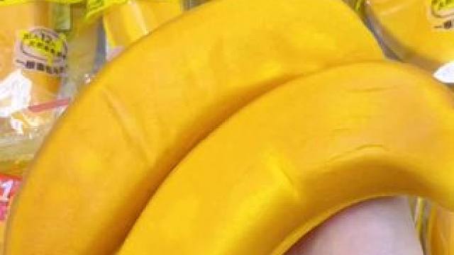 这款a1香蕉牛奶软心面包！这可是儿童早餐的最佳选择，高端零食，好吃到停不下来，夜里饿了还能充饥哦。整