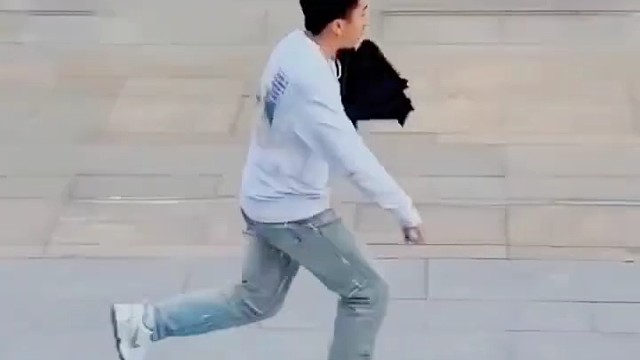 你对我视而不见，为何为你赴汤蹈火