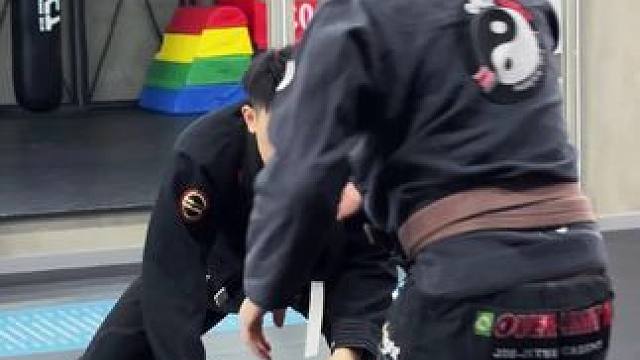 你可以消极，可以抱怨，可以崩溃，但不能丧失自愈的能力。人生没有无用的经历，只要你一直向前走，天总会亮