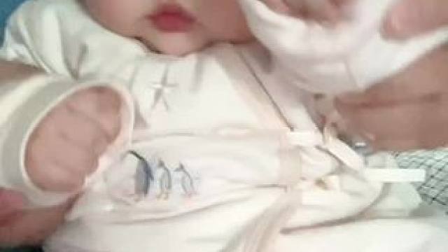 #被迫营业的宝宝上线了 #孩子就是拿来玩的 #这是我的小baby啊 #萌到爆炸了 #人类幼崽