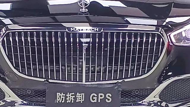 奔驰S480安装防拆抗屏蔽GPS定位防盗系统，开启屏蔽器自动锁车，换卡、抠卡、干扰锁车报警到手机。嵌