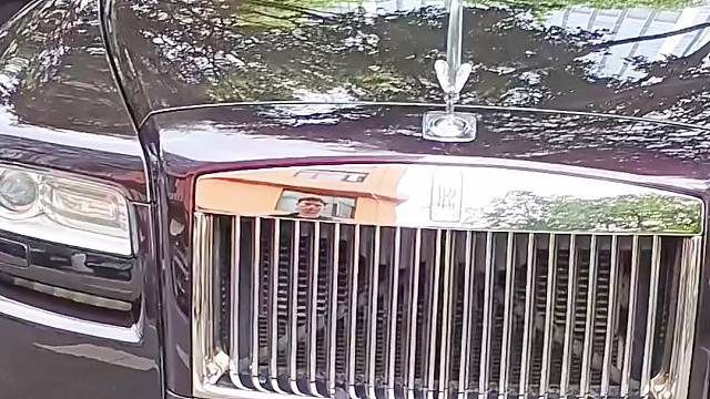 劳斯莱斯安装防拆抗屏蔽GPS定位防盗系统，开启屏蔽器自动锁车，换卡、抠卡、干扰锁车报警到手机。嵌入超