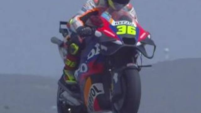 本田车队36号米尔起飞瞬间兔子跳太帅了#摩托车比赛 #翘头 #专业动作请在指导下进行