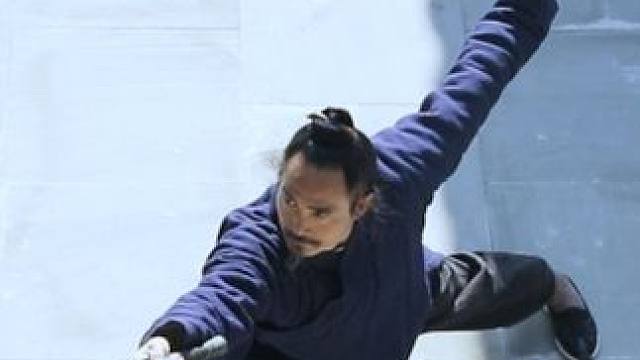 偷拍师父舞剑，师父自己练剑看起来很开心的样子#武当 #剑法 #袁师懋