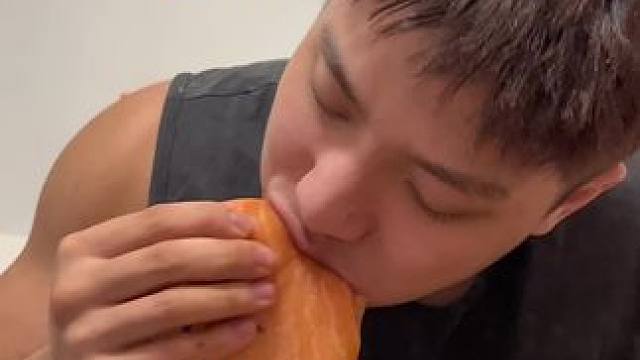 火鸡面➕鳗鱼➕三文鱼，这不就是健身餐嘛#火鸡面 #妈呀太香了 #吃货日常