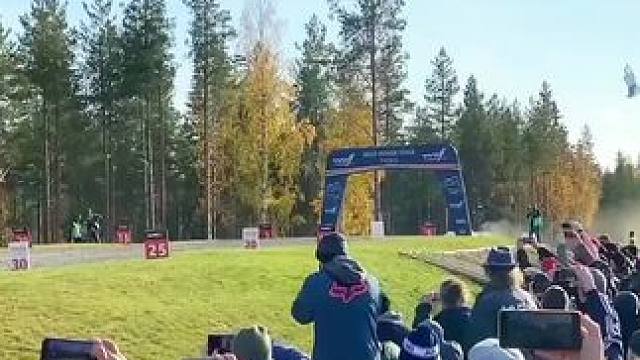 芬兰站的大跳跃，落地时绝不允许出现第二次弹跳，最远的超过70米#wrc拉力赛