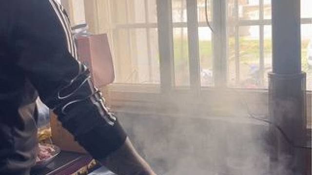 把寻常的日子分成两半，一半山河湖海，一半粗茶淡饭。#农村柴火灶 #爱做饭的大叔 #美食分享 #舌尖上